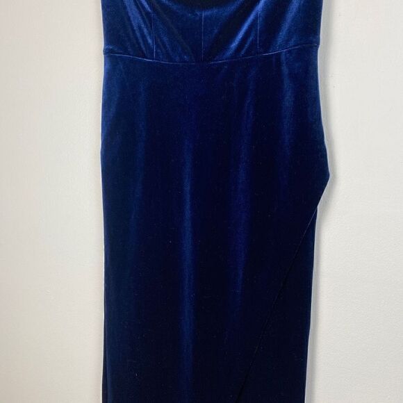 Yumi Kim Velvet Allure Strapless Dress in Navy - Picture 10 of 11